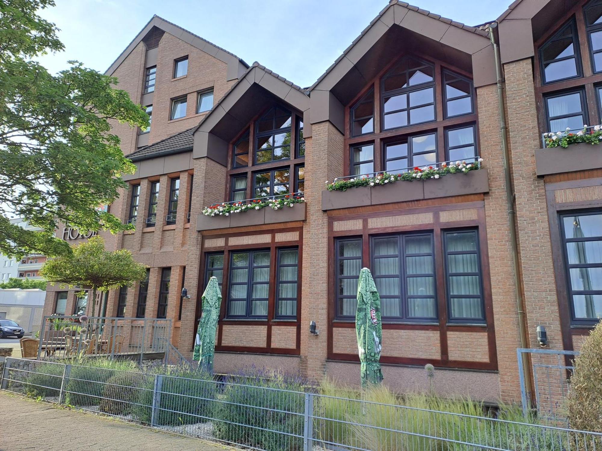 Leine Hotel Pattensen Exterior foto